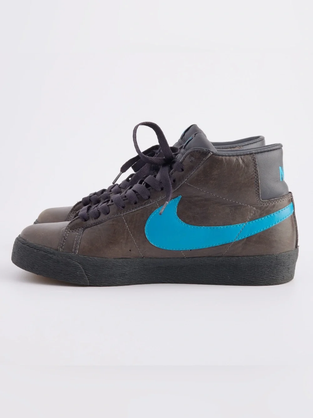NIKE SB BLAZER MID